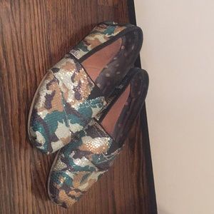Toms camouflage sequins -size 10